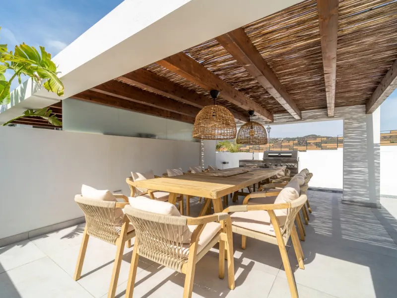 Apartment - Penthouse Duplex в продаже в Marbella, Málaga. В доме 3 спален и 3 ванных комнат. Площадь дома 331 м²