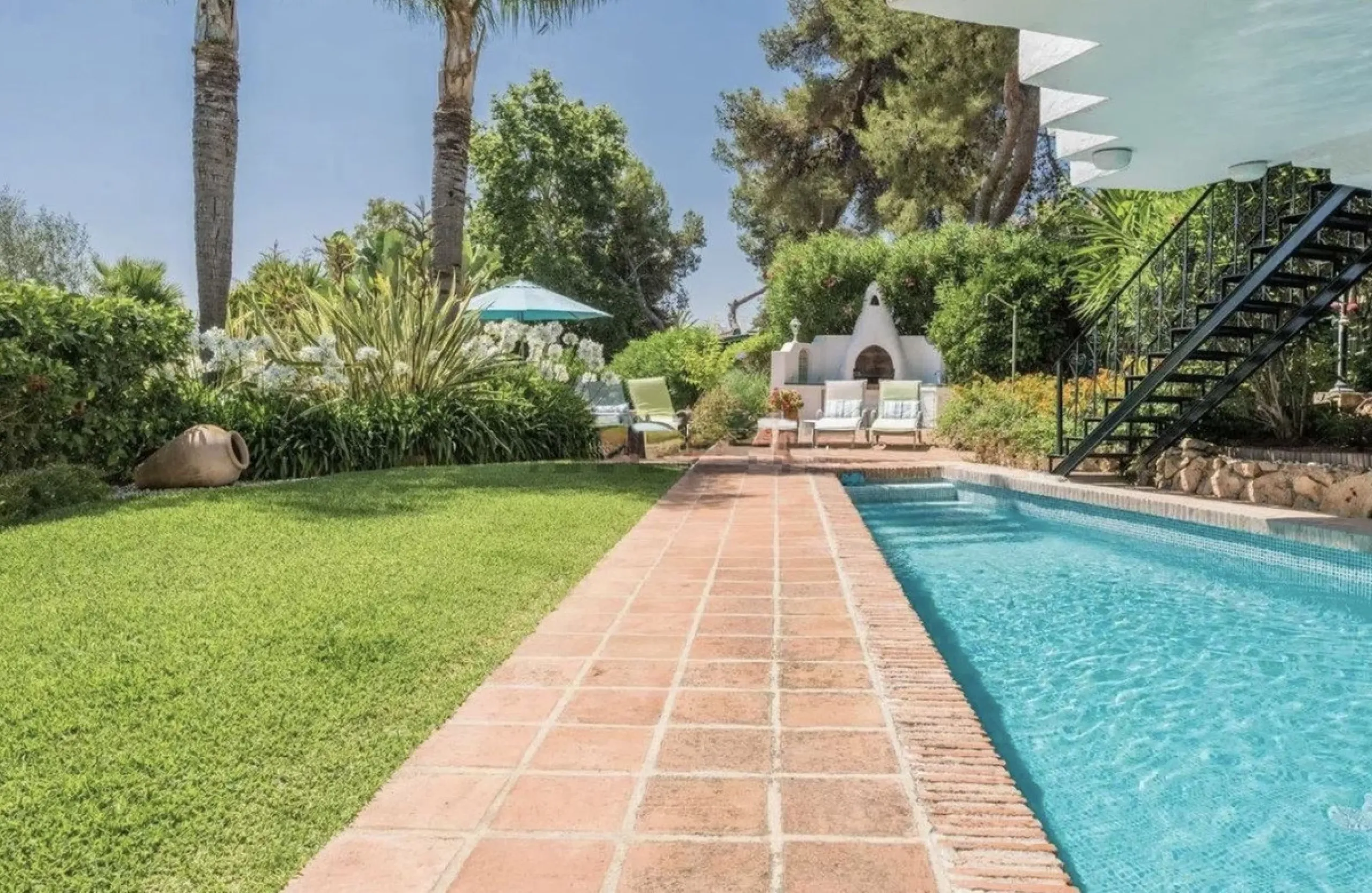 For Sale: Elegant Fully Renovated Townhouse near Puente Romano