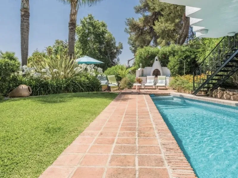 For Sale: Elegant Fully Renovated Townhouse near Puente Romano