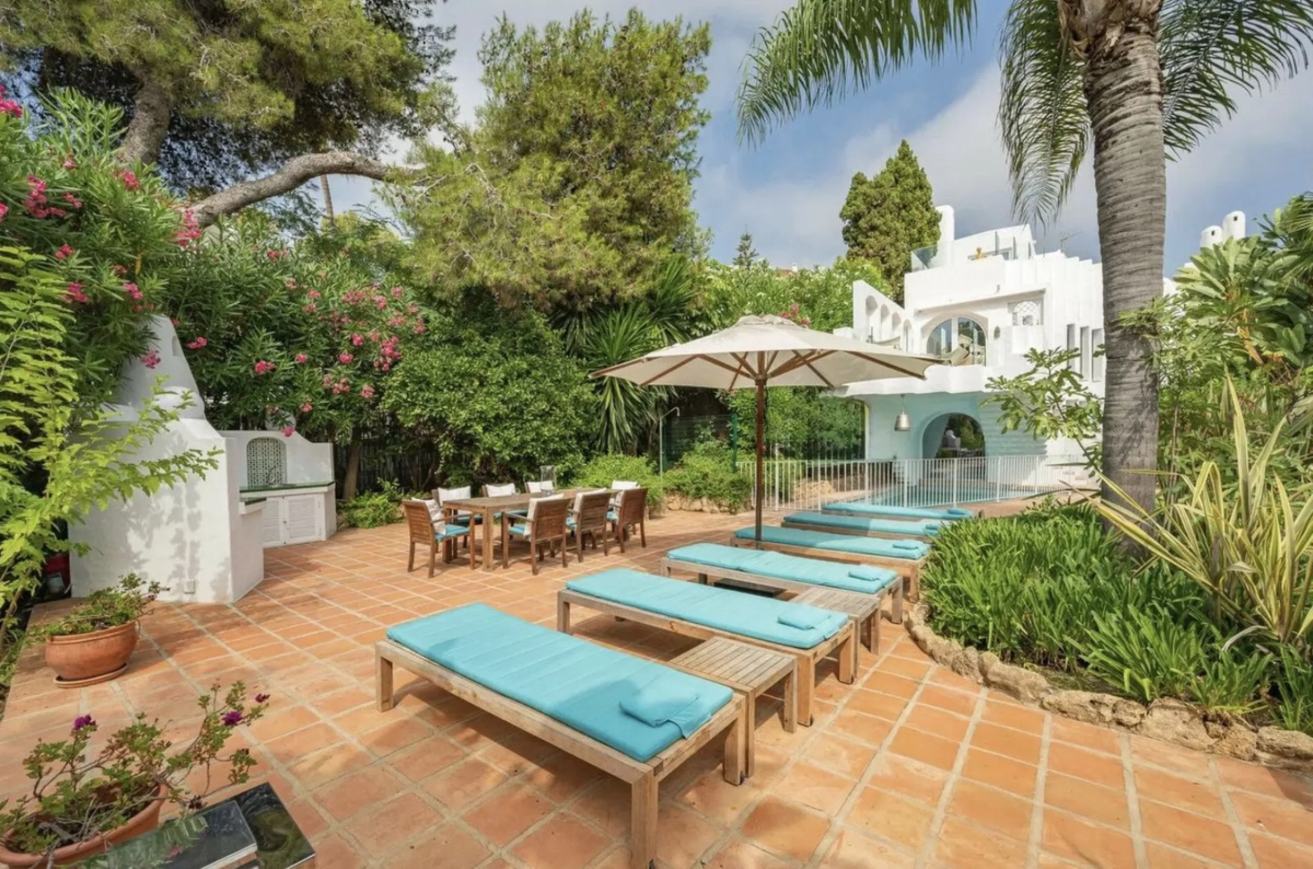 For Sale: Elegant Fully Renovated Townhouse near Puente Romano