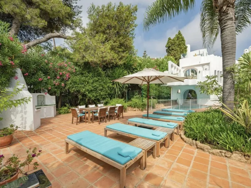For Sale: Elegant Fully Renovated Townhouse near Puente Romano