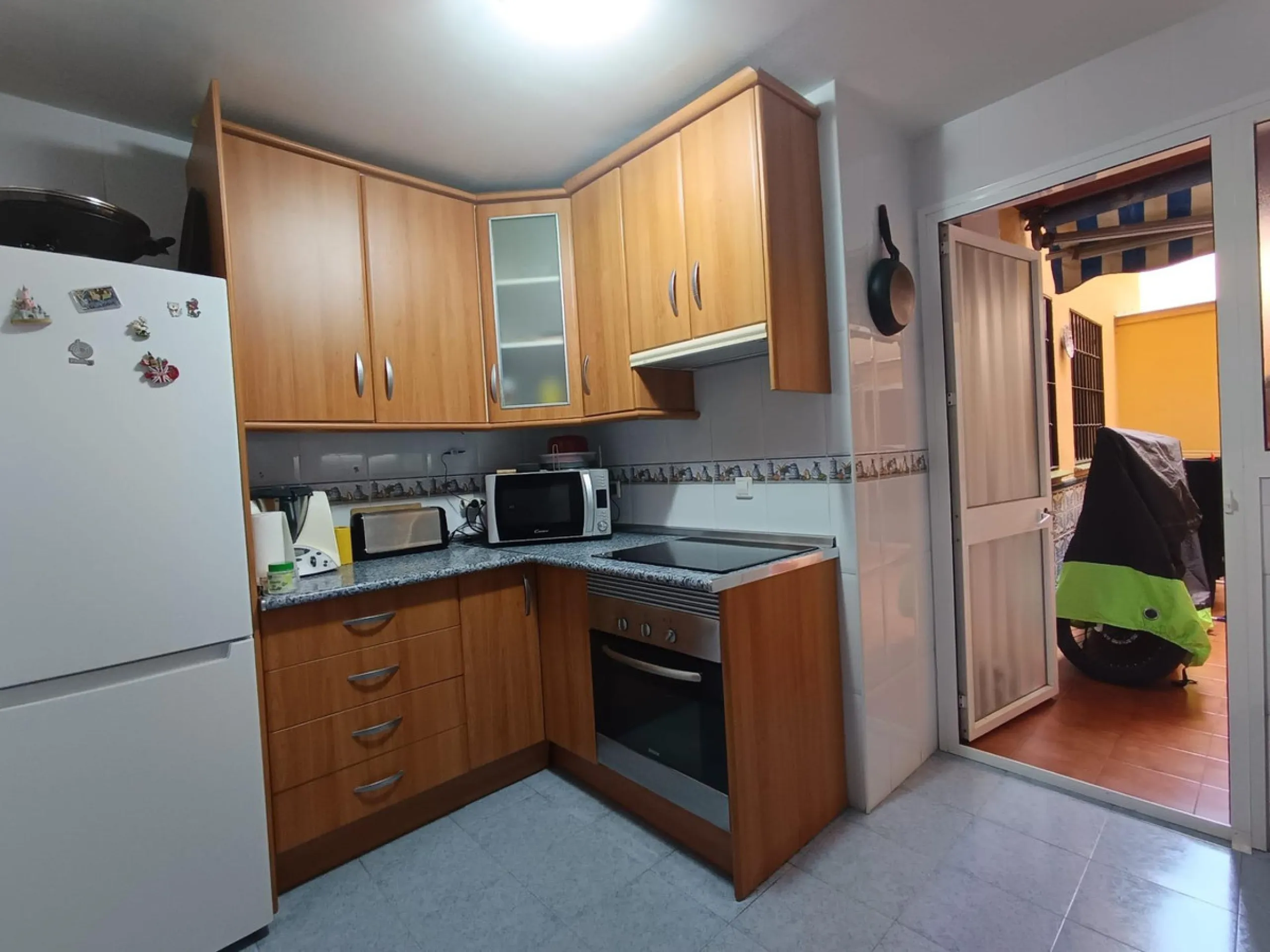 Apartment - Middle Floor Apartment в продаже в Fuengirola, Málaga. В доме 4 спален и 1 ванных комнат. Площадь дома 110 м²