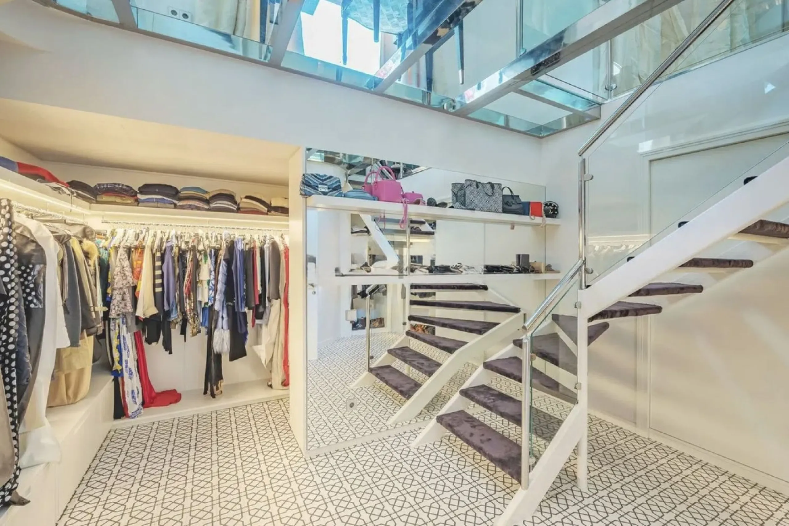 For Sale: Elegant Fully Renovated Townhouse near Puente Romano
