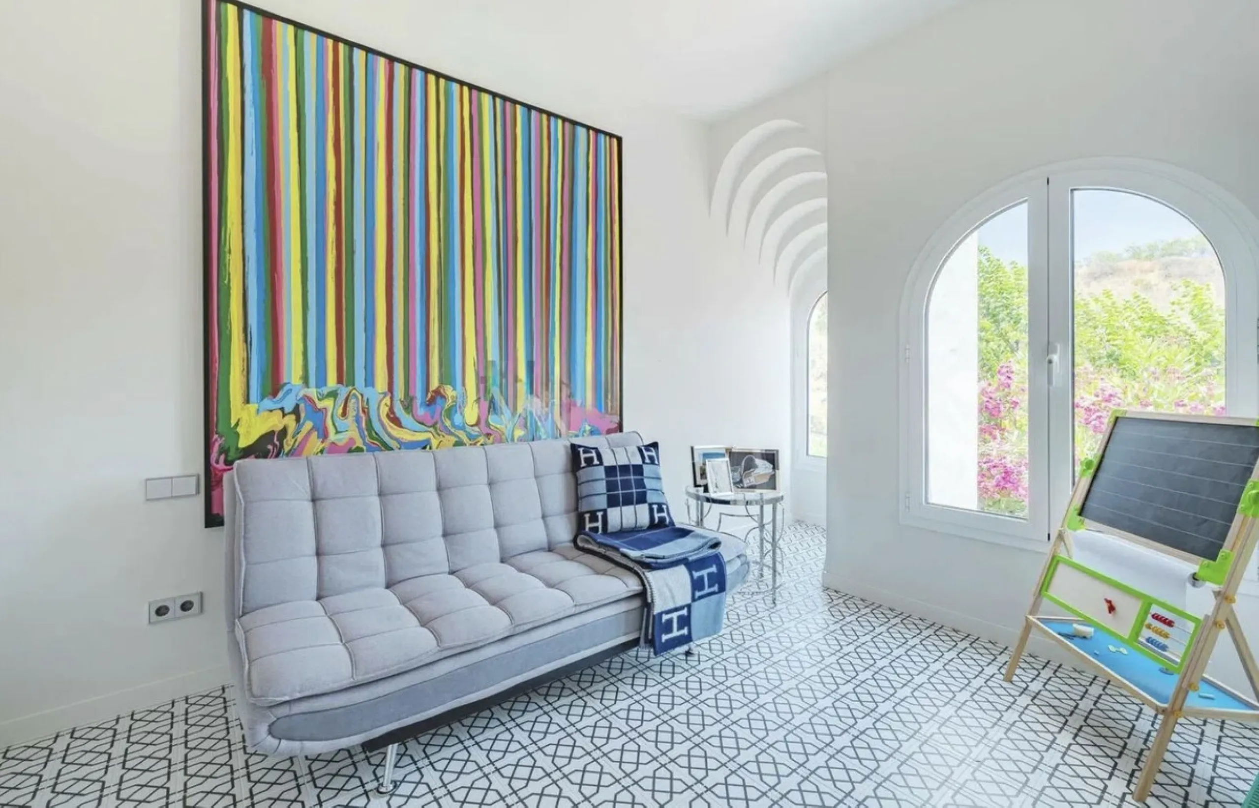 For Sale: Elegant Fully Renovated Townhouse near Puente Romano