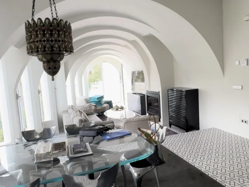 For Sale: Elegant Fully Renovated Townhouse near Puente Romano