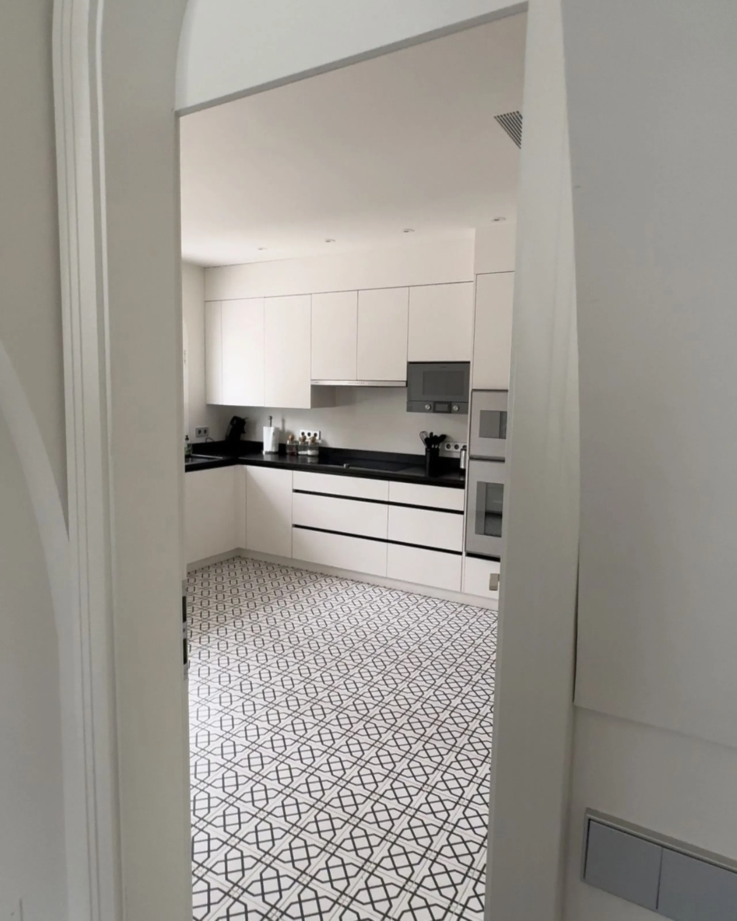 For Sale: Elegant Fully Renovated Townhouse near Puente Romano