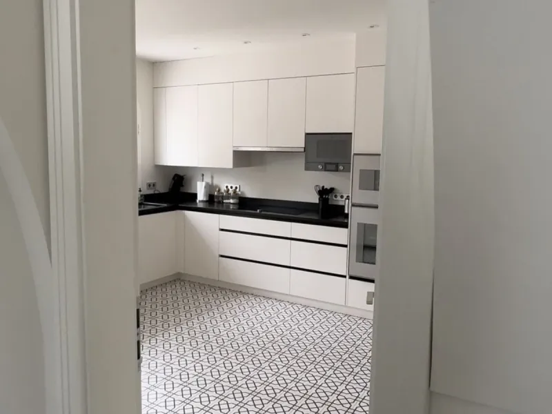 For Sale: Elegant Fully Renovated Townhouse near Puente Romano