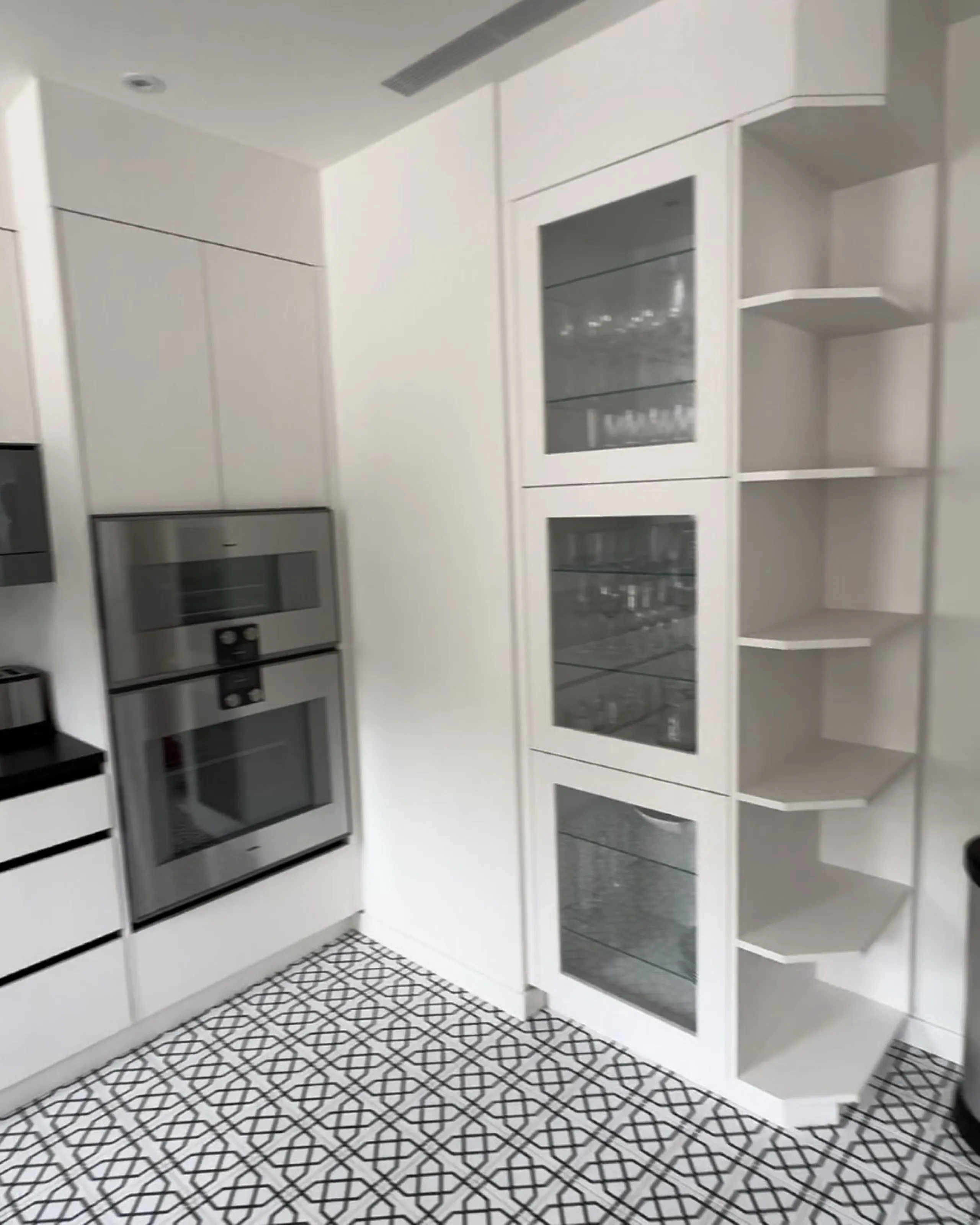 For Sale: Elegant Fully Renovated Townhouse near Puente Romano