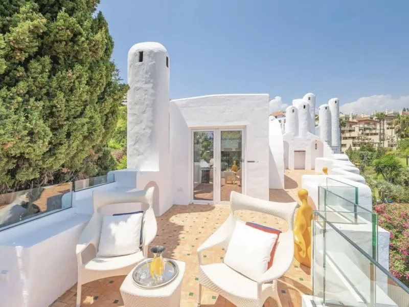 For Sale: Elegant Fully Renovated Townhouse near Puente Romano