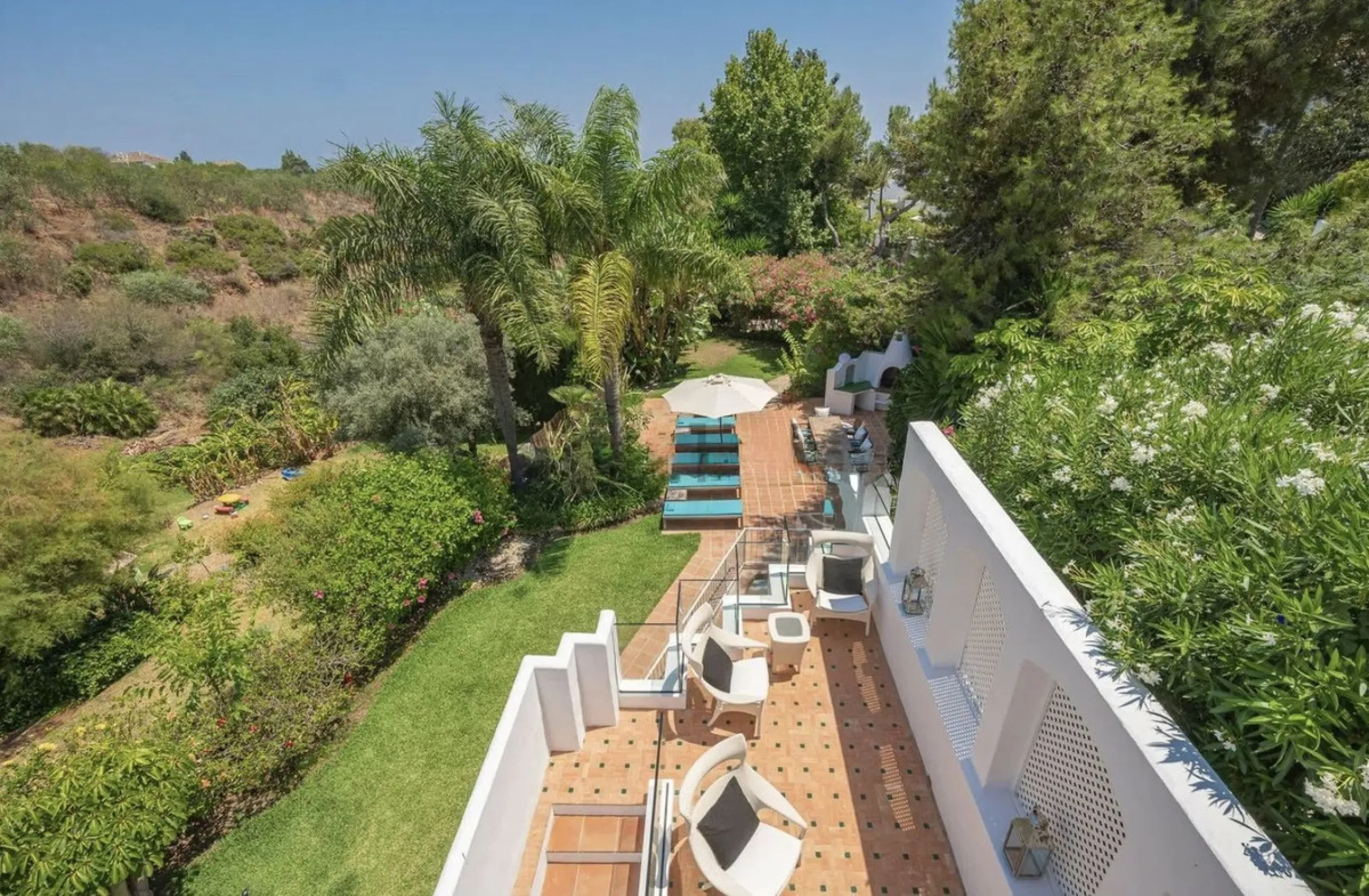 For Sale: Elegant Fully Renovated Townhouse near Puente Romano