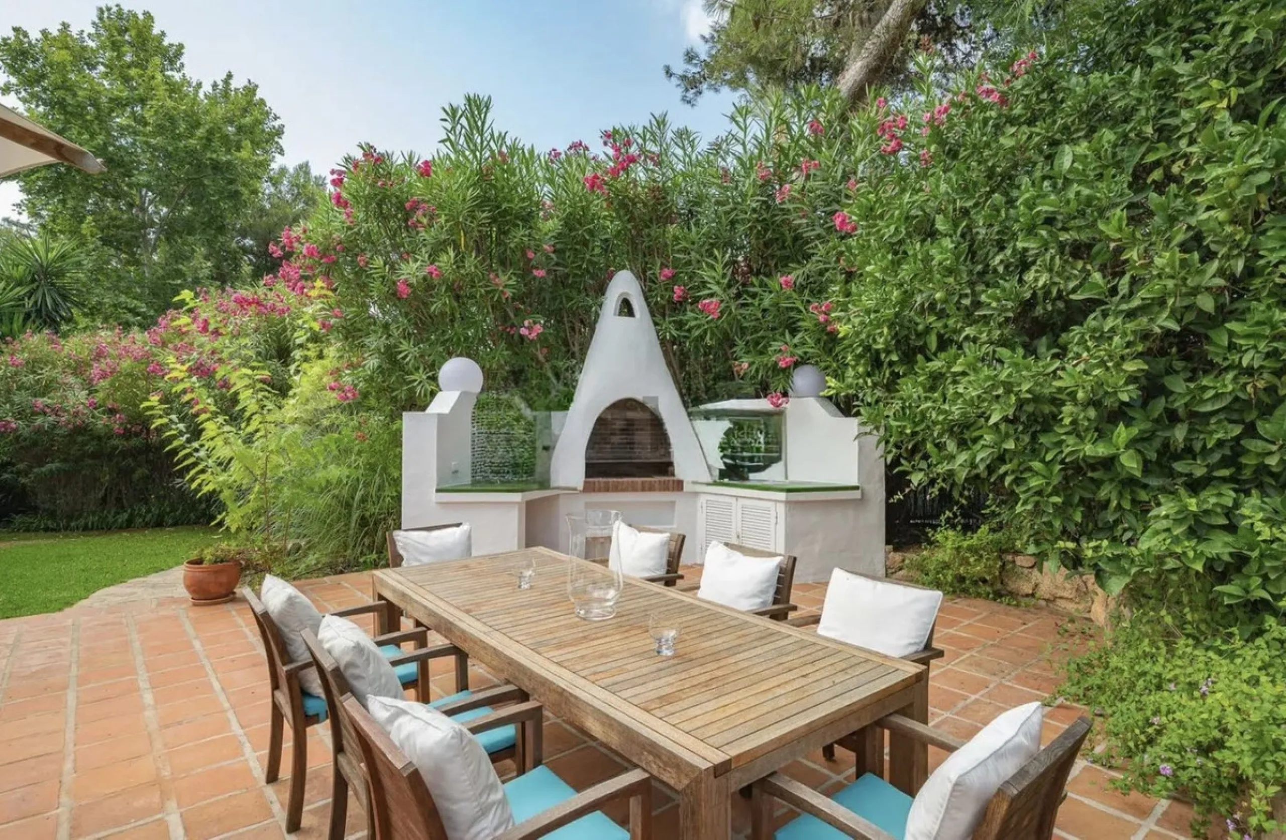 For Sale: Elegant Fully Renovated Townhouse near Puente Romano