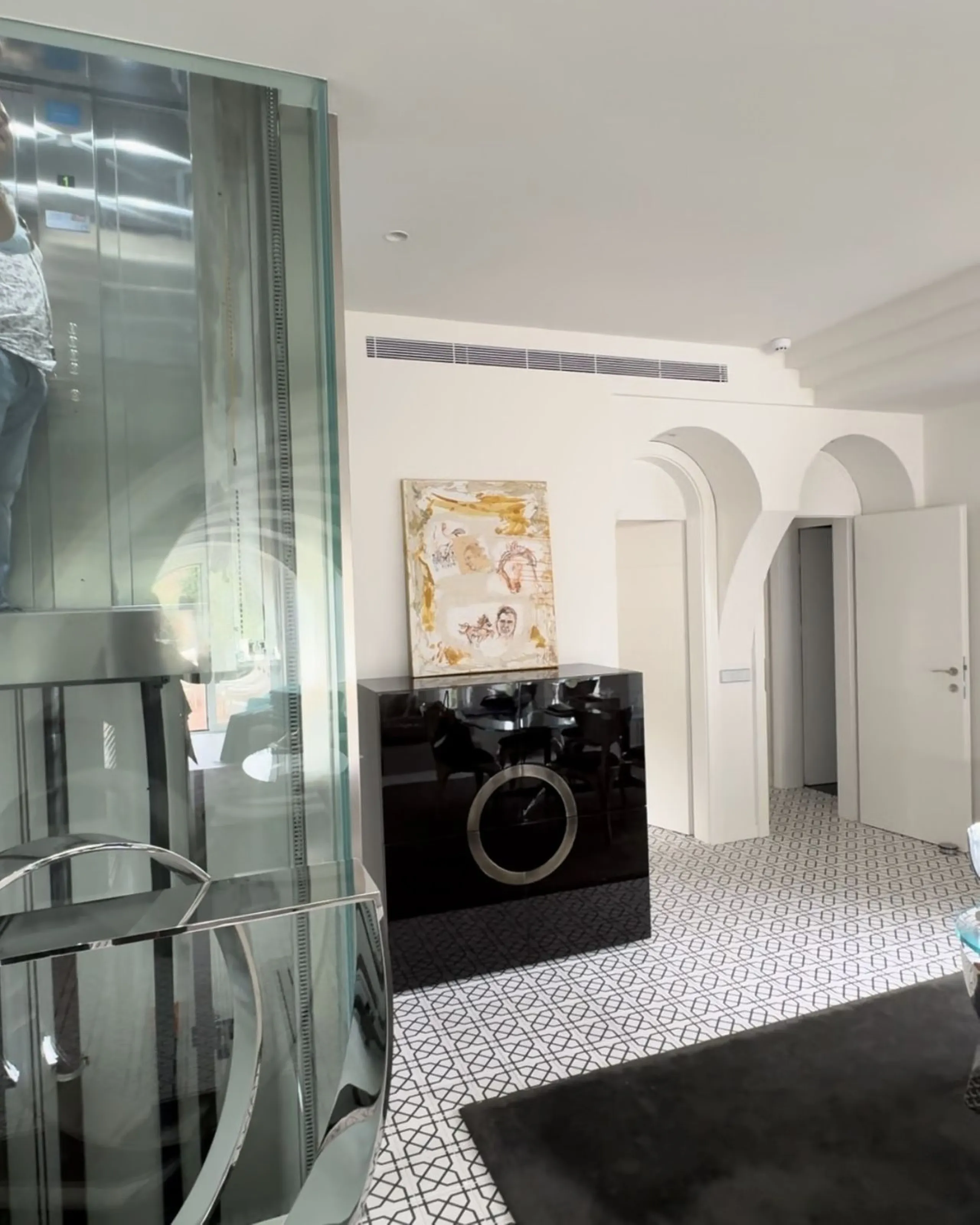 For Sale: Elegant Fully Renovated Townhouse near Puente Romano