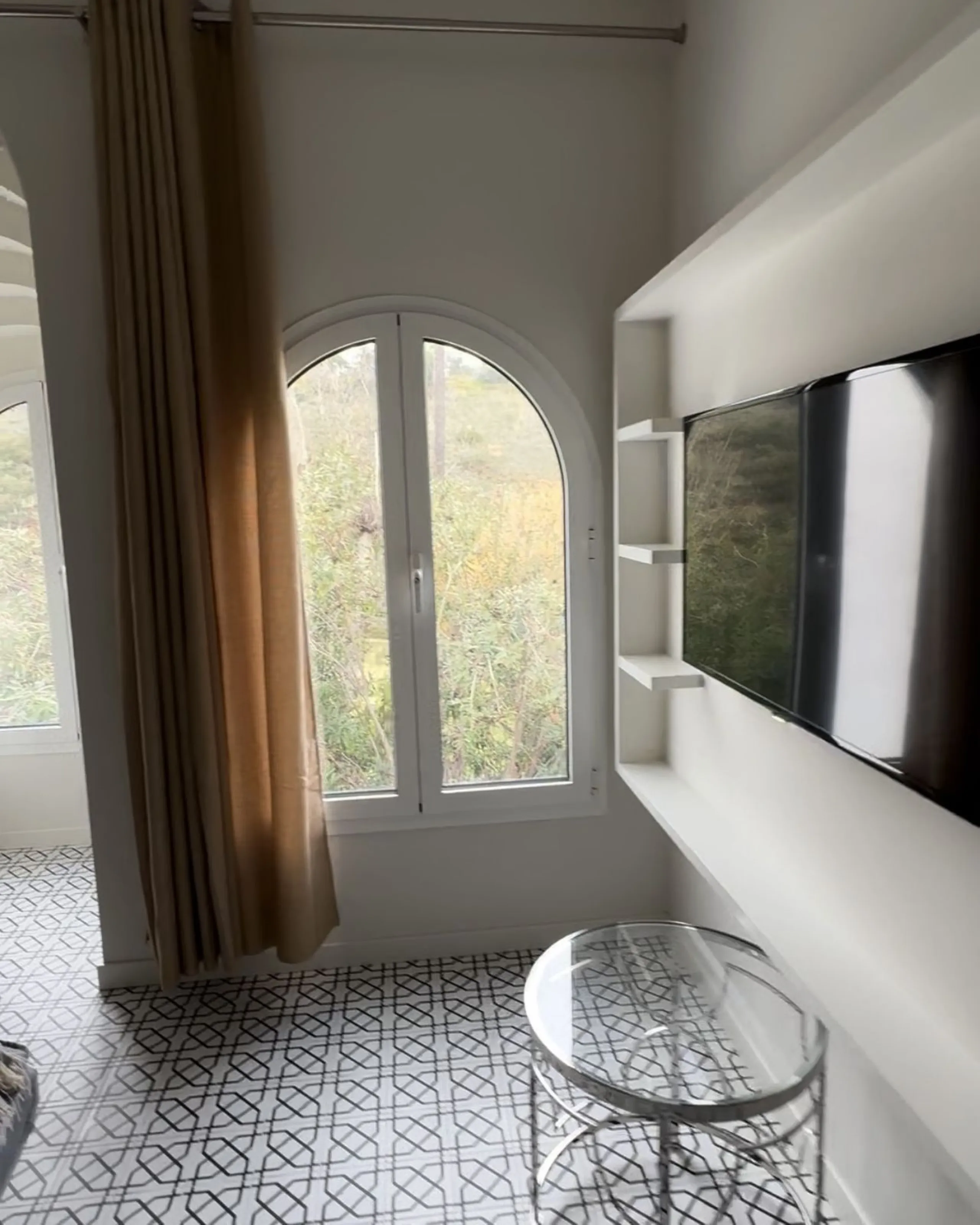 For Sale: Elegant Fully Renovated Townhouse near Puente Romano