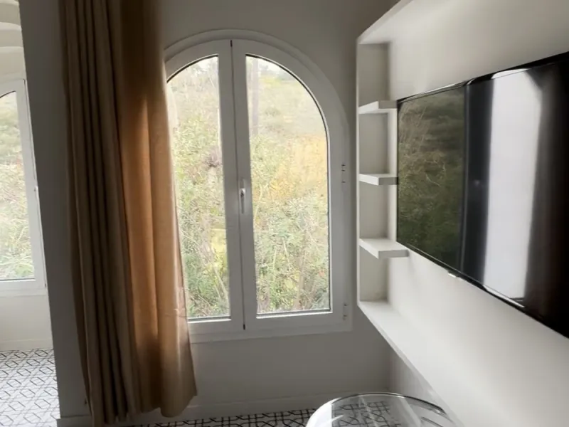 For Sale: Elegant Fully Renovated Townhouse near Puente Romano