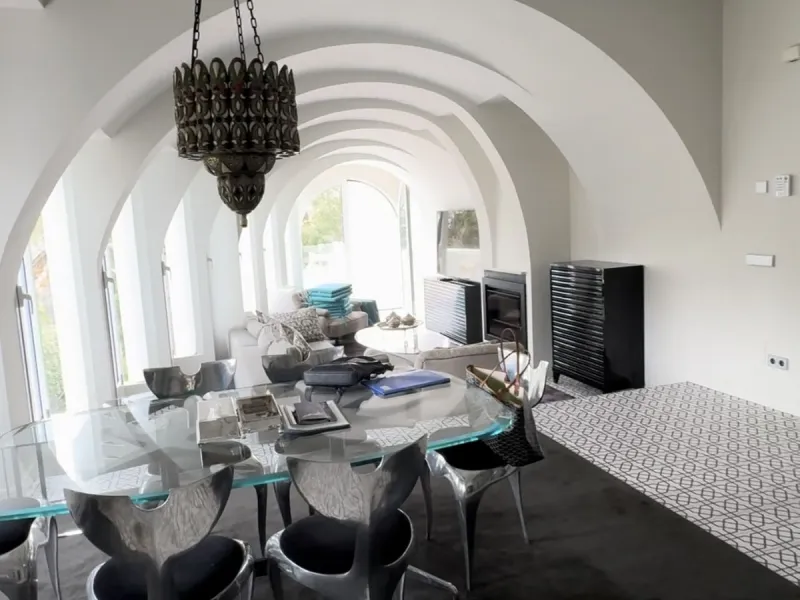 For Sale: Elegant Fully Renovated Townhouse near Puente Romano