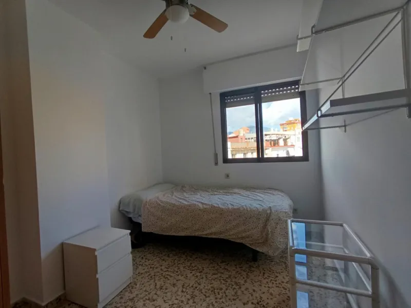 Apartment - Middle Floor Apartment в продаже в Fuengirola, Málaga. В доме 4 спален и 1 ванных комнат. Площадь дома 110 м²