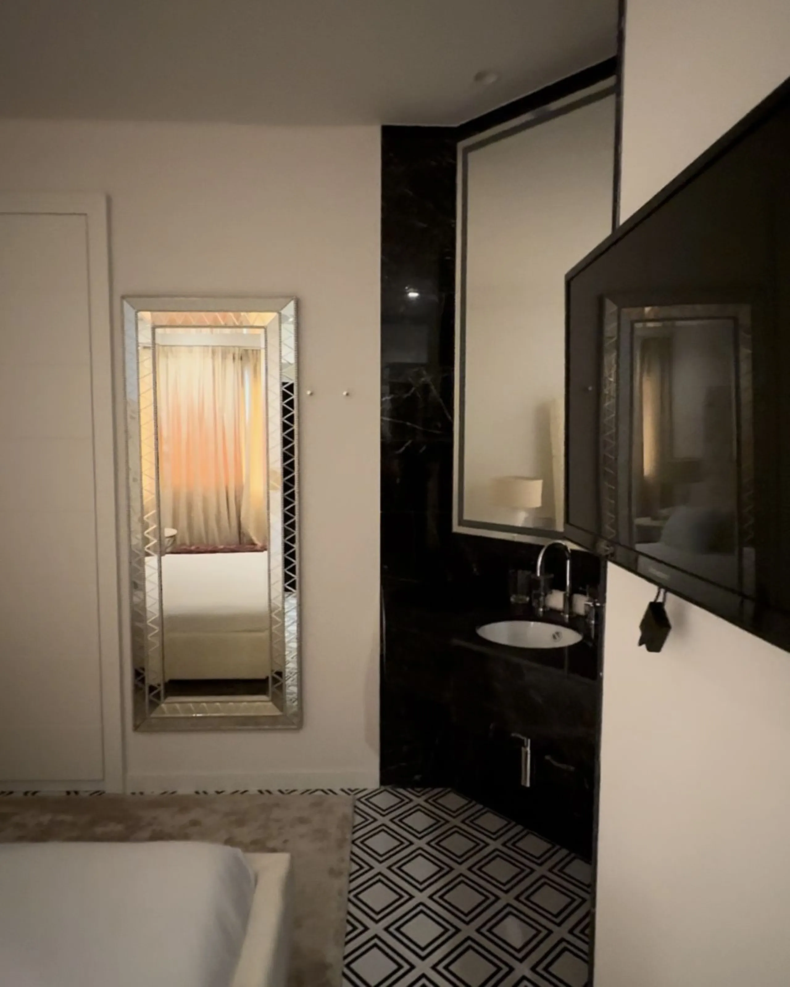 For Sale: Elegant Fully Renovated Townhouse near Puente Romano