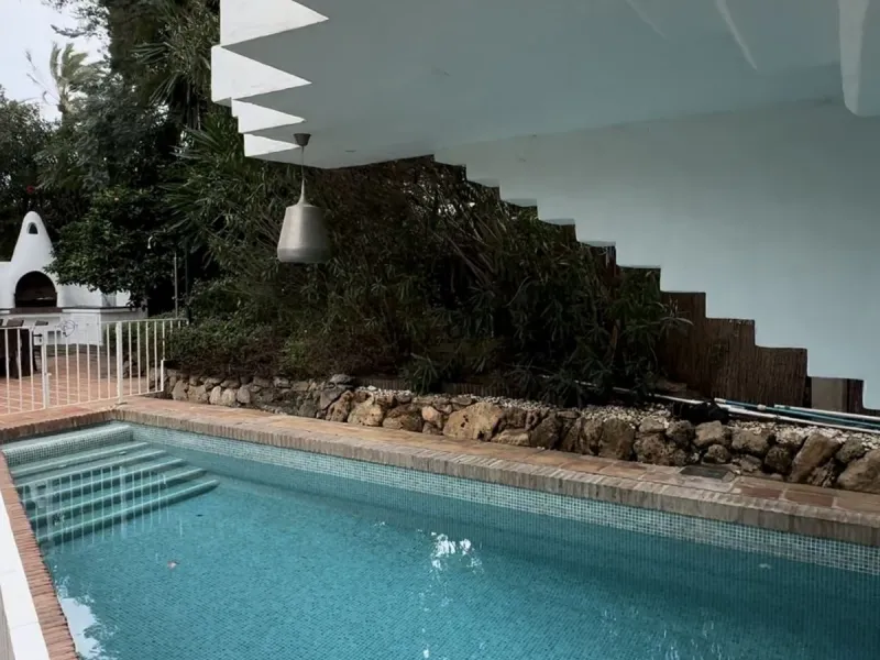 For Sale: Elegant Fully Renovated Townhouse near Puente Romano