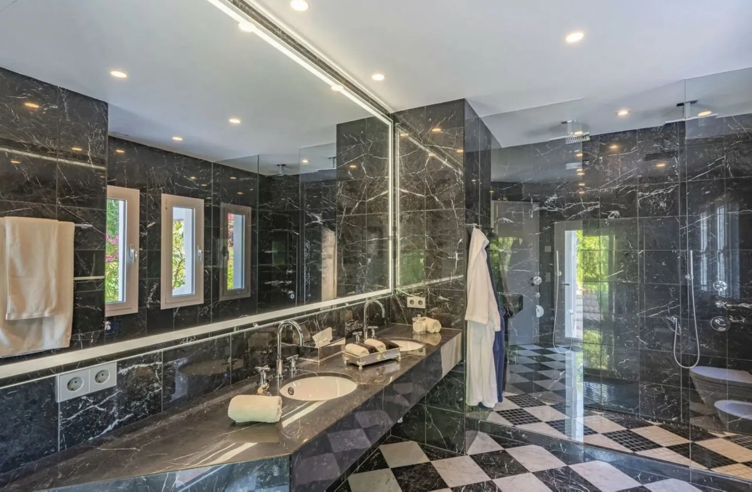 For Sale: Elegant Fully Renovated Townhouse near Puente Romano