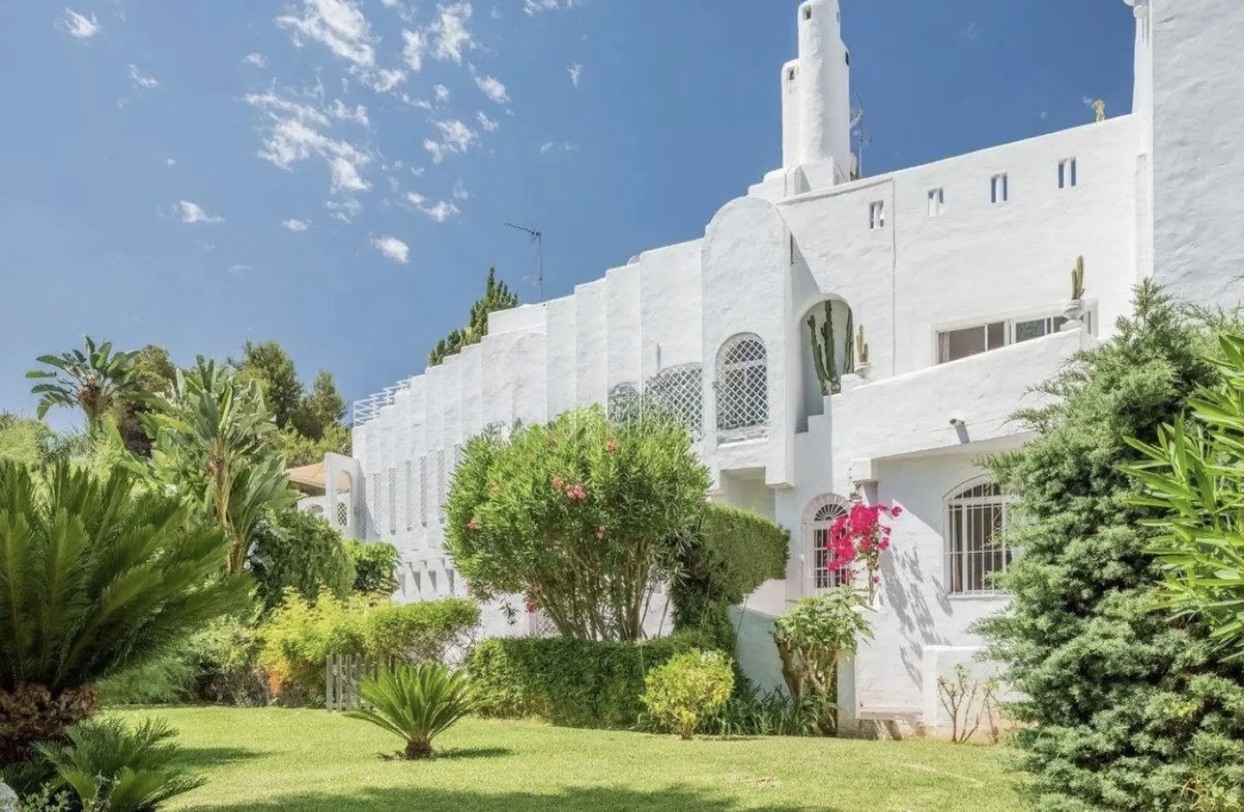 For Sale: Elegant Fully Renovated Townhouse near Puente Romano