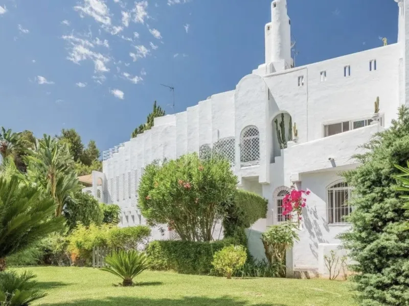 For Sale: Elegant Fully Renovated Townhouse near Puente Romano