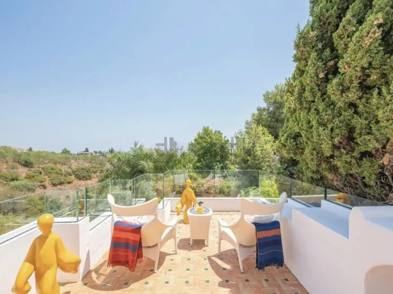 For Sale: Elegant Fully Renovated Townhouse near Puente Romano