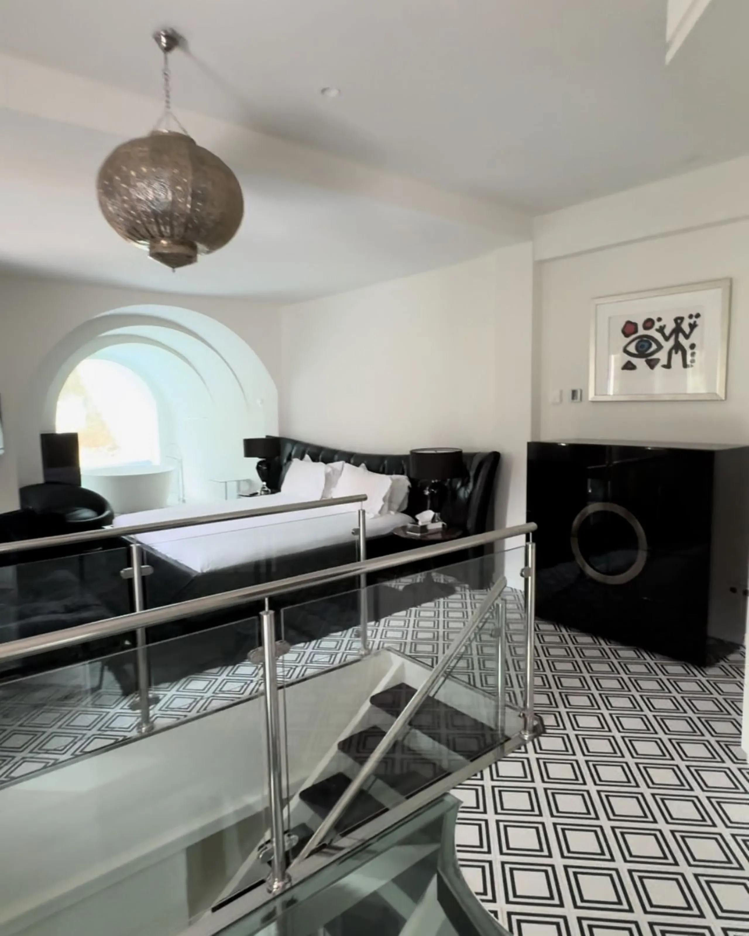 For Sale: Elegant Fully Renovated Townhouse near Puente Romano