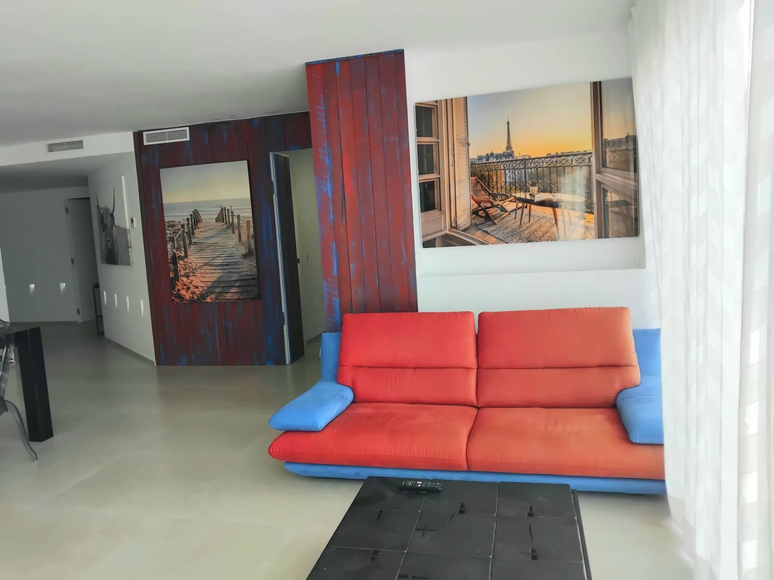 Beautiful apartment in the famous Puerto Banus, on the second line with partial sea views, recently renovated and with tourist license.