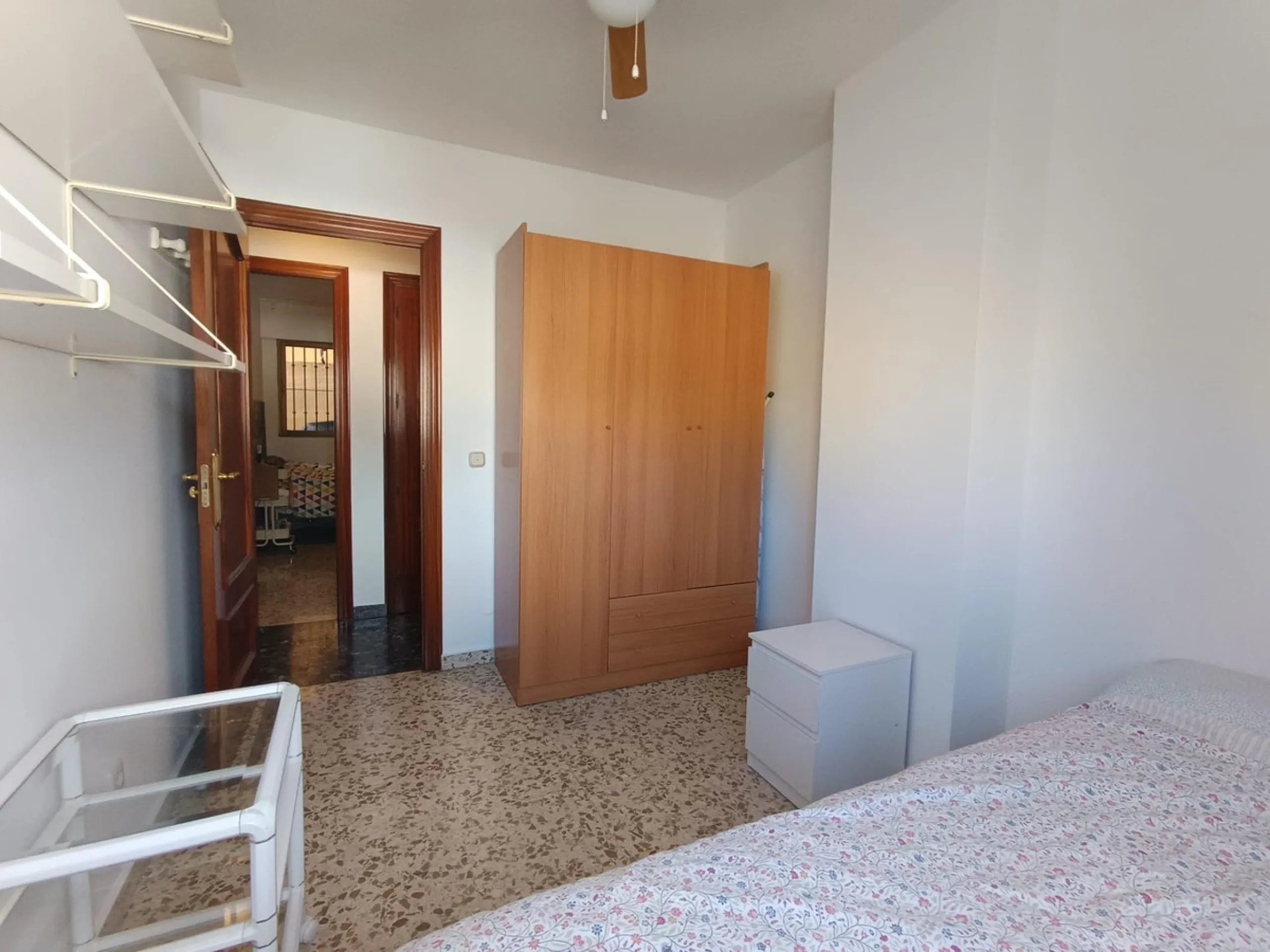 Apartment - Middle Floor Apartment в продаже в Fuengirola, Málaga. В доме 4 спален и 1 ванных комнат. Площадь дома 110 м²