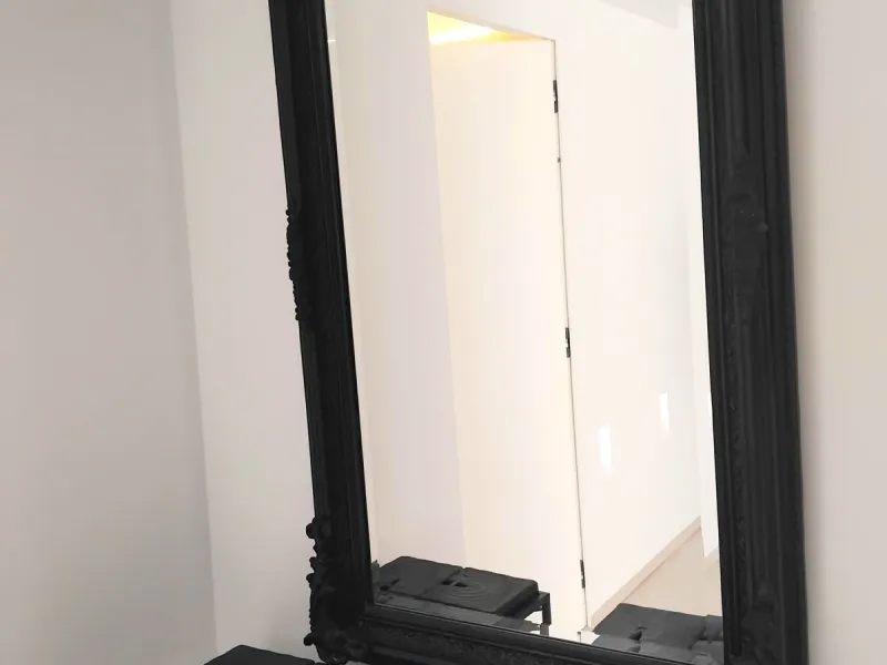 Beautiful apartment in the famous Puerto Banus, on the second line with partial sea views, recently renovated and with tourist license.