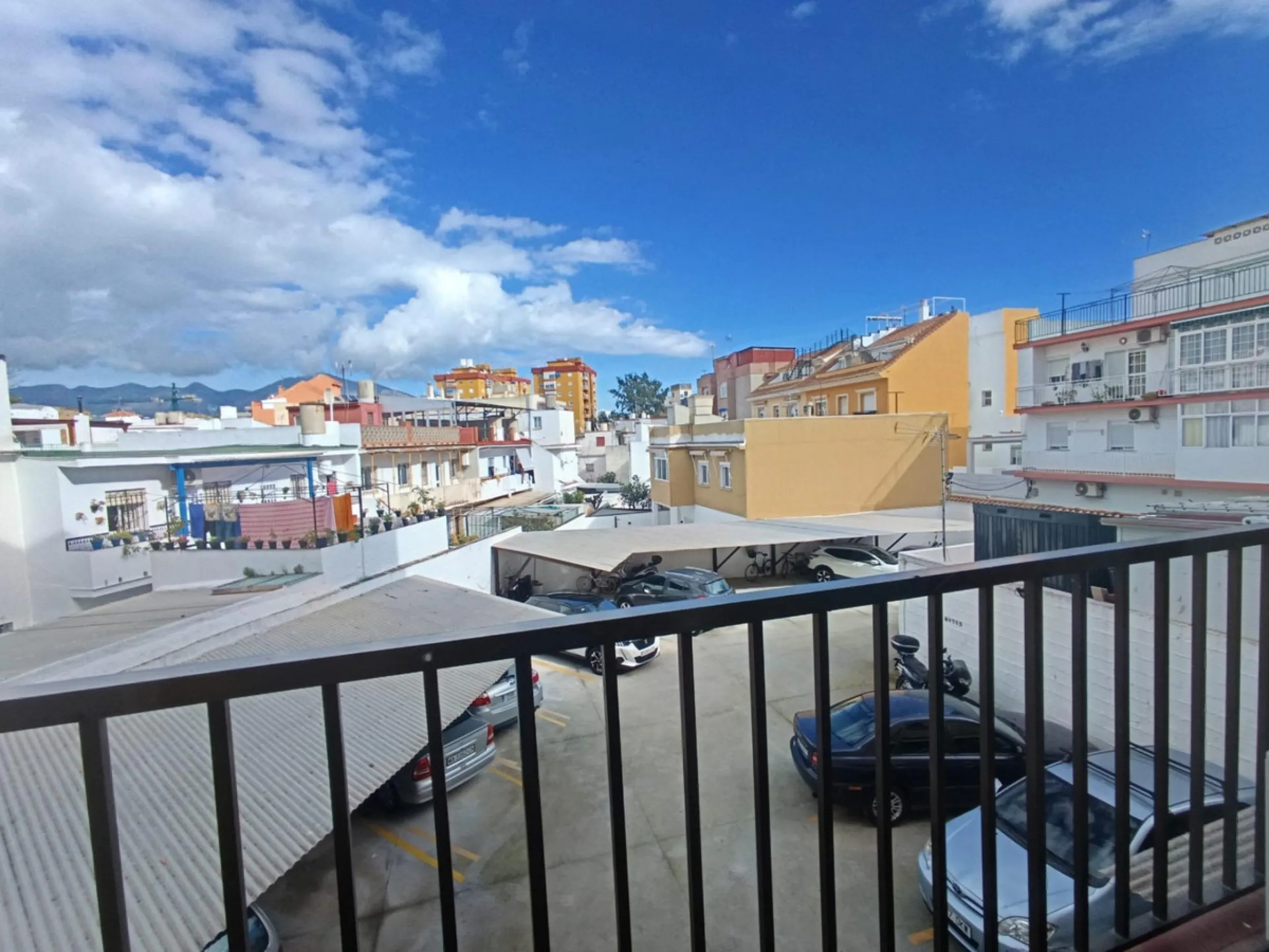 Apartment - Middle Floor Apartment в продаже в Fuengirola, Málaga. В доме 4 спален и 1 ванных комнат. Площадь дома 110 м²