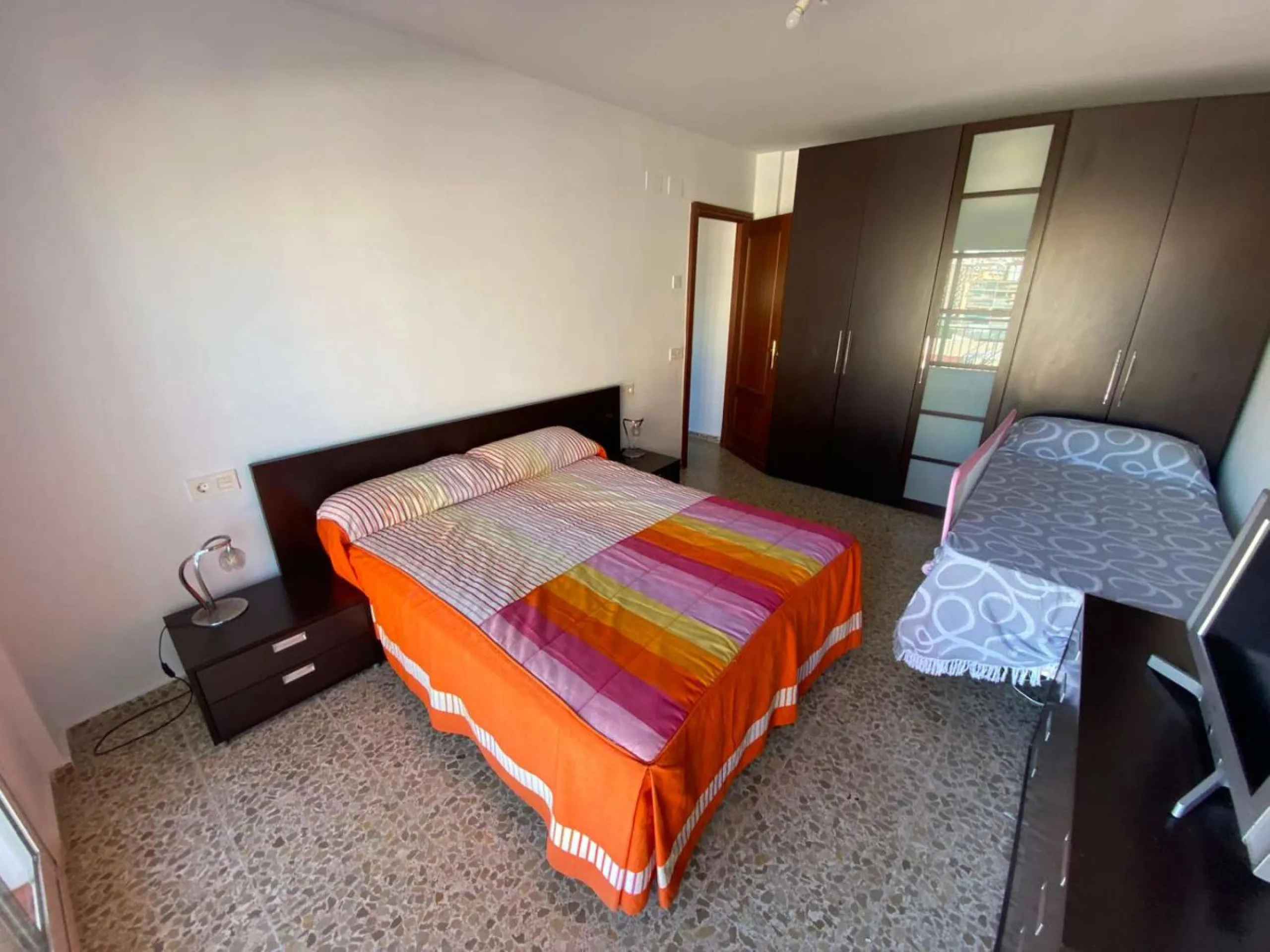 Discover your new home by the sea! This magnificent 4-bedroom, 3-bathroom apartment, located on the 7th floor, offers you the opportunity to live just 20 metres from Los Boliches beach. With 175 m² built and 150 m² usable, you will enjoy a spacious and br