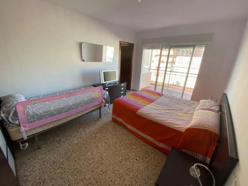 Discover your new home by the sea! This magnificent 4-bedroom, 3-bathroom apartment, located on the 7th floor, offers you the opportunity to live just 20 metres from Los Boliches beach. With 175 m² built and 150 m² usable, you will enjoy a spacious and br