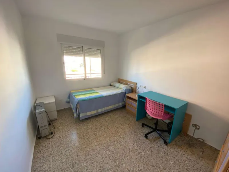 Discover your new home by the sea! This magnificent 4-bedroom, 3-bathroom apartment, located on the 7th floor, offers you the opportunity to live just 20 metres from Los Boliches beach. With 175 m² built and 150 m² usable, you will enjoy a spacious and br