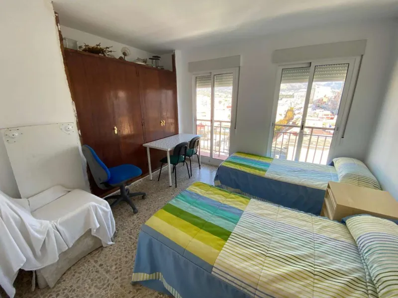 Discover your new home by the sea! This magnificent 4-bedroom, 3-bathroom apartment, located on the 7th floor, offers you the opportunity to live just 20 metres from Los Boliches beach. With 175 m² built and 150 m² usable, you will enjoy a spacious and br