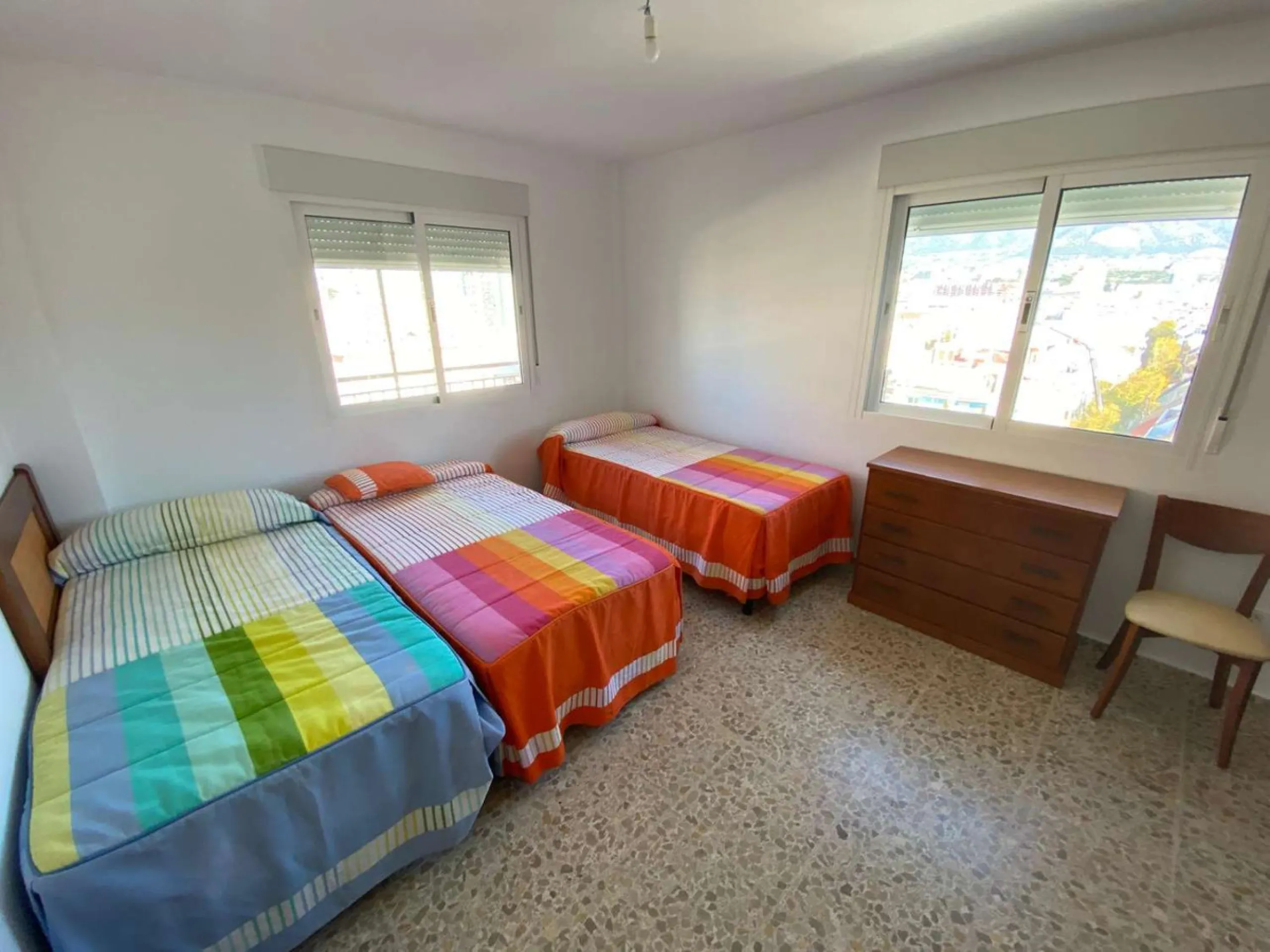 Discover your new home by the sea! This magnificent 4-bedroom, 3-bathroom apartment, located on the 7th floor, offers you the opportunity to live just 20 metres from Los Boliches beach. With 175 m² built and 150 m² usable, you will enjoy a spacious and br