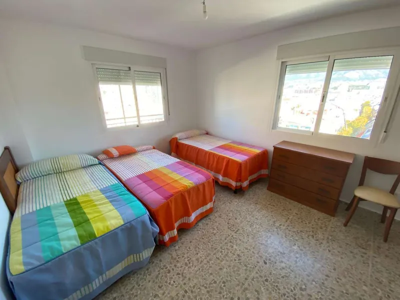 Discover your new home by the sea! This magnificent 4-bedroom, 3-bathroom apartment, located on the 7th floor, offers you the opportunity to live just 20 metres from Los Boliches beach. With 175 m² built and 150 m² usable, you will enjoy a spacious and br