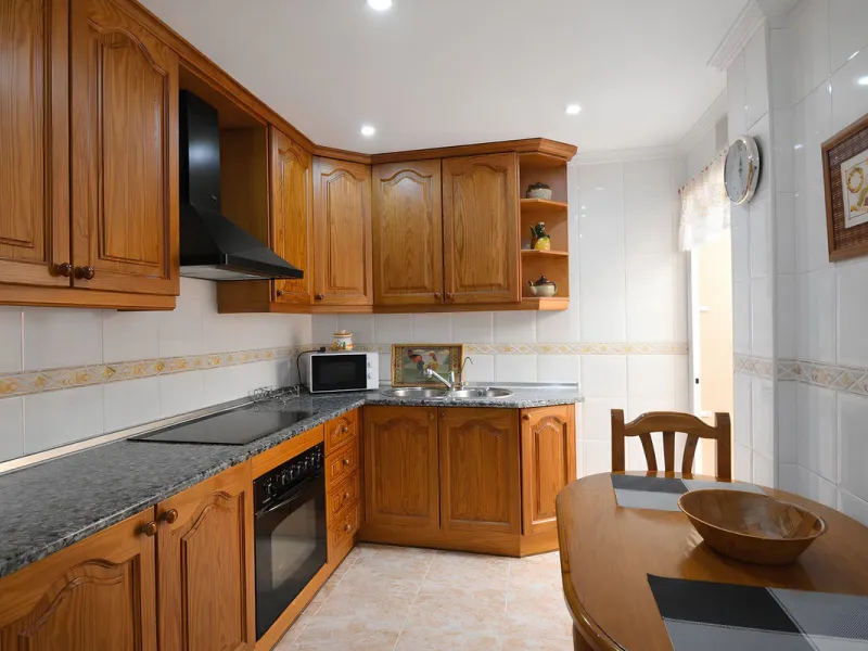 Wir freuen uns, diese prächtige Wohnung im begehrten Viertel Las Lagunas vorzustellen