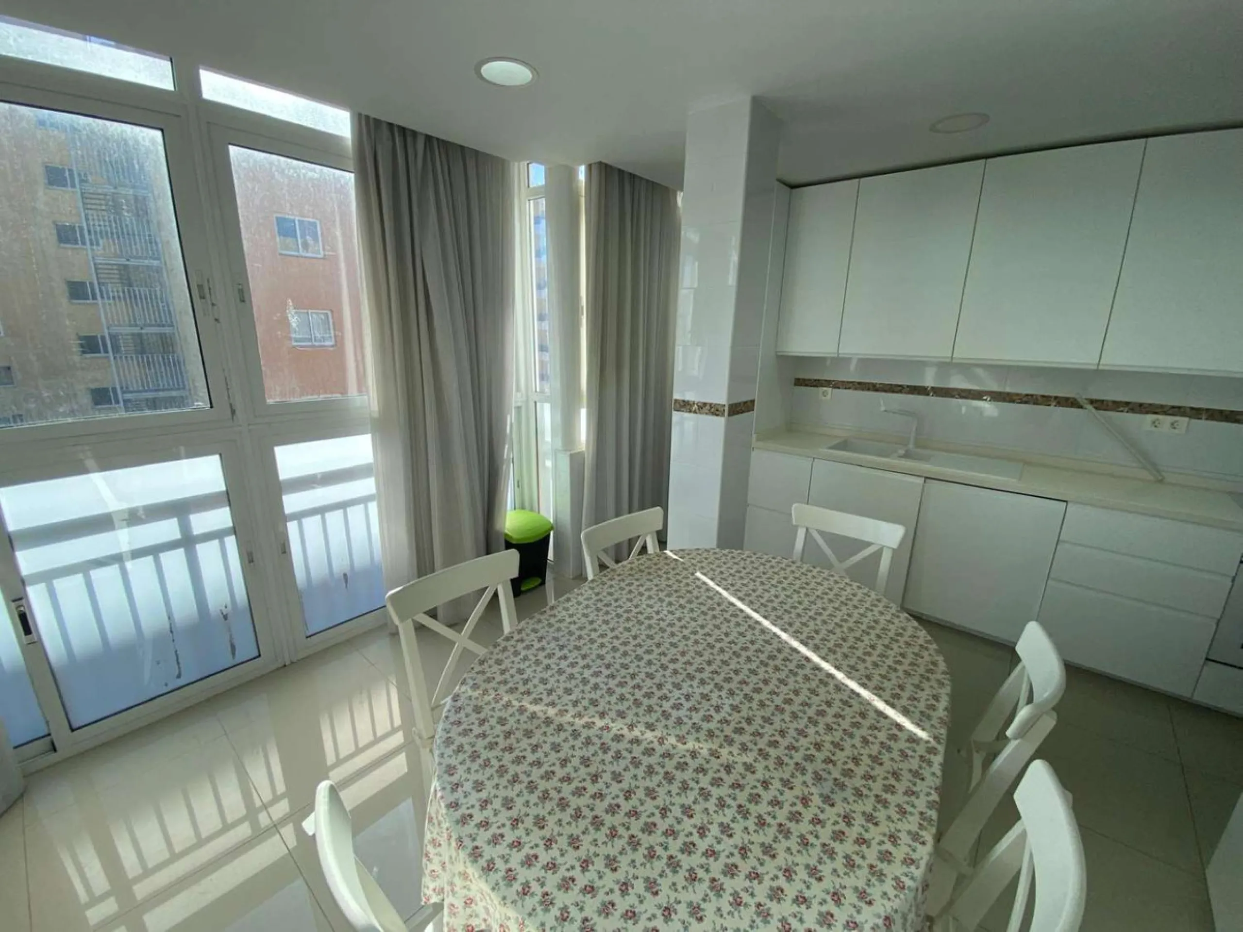 Discover your new home by the sea! This magnificent 4-bedroom, 3-bathroom apartment, located on the 7th floor, offers you the opportunity to live just 20 metres from Los Boliches beach. With 175 m² built and 150 m² usable, you will enjoy a spacious and br