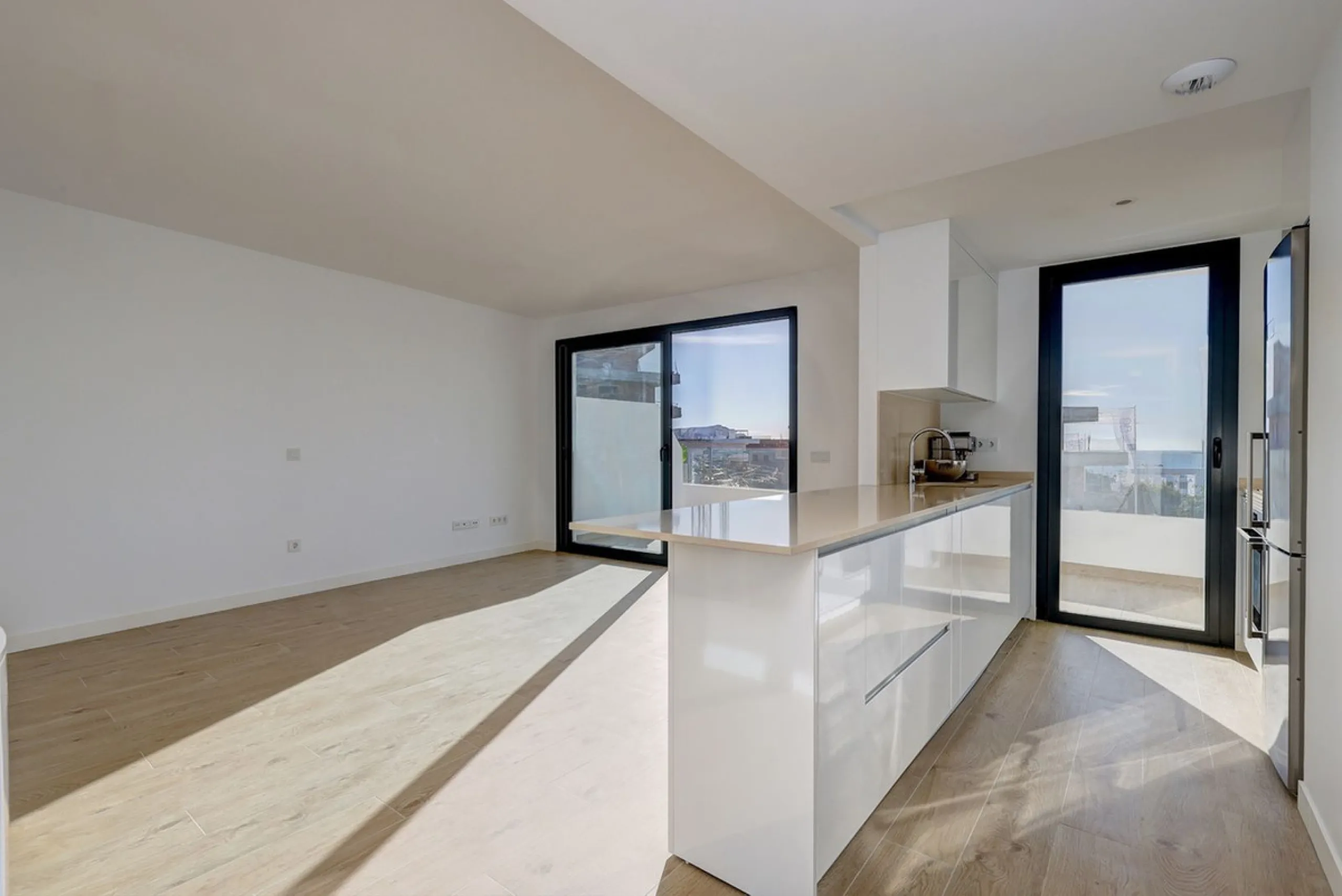 We are delighted to present this exceptional brand new two-bedroom apartment on the first floor of the brand-new One80 Suites development.