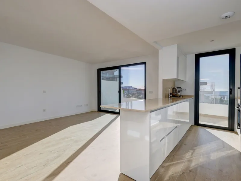 We are delighted to present this exceptional brand new two-bedroom apartment on the first floor of the brand-new One80 Suites development.