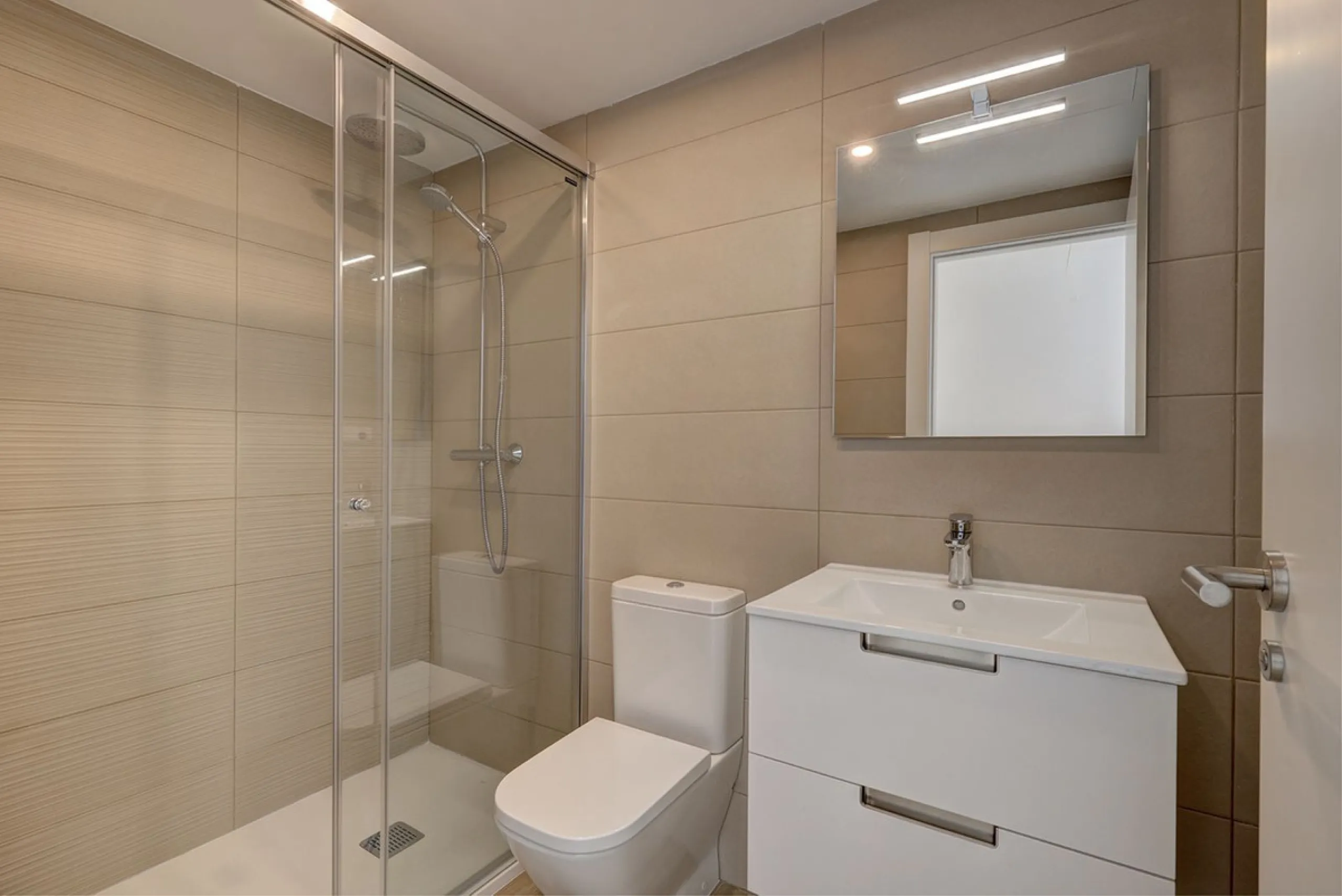 We are delighted to present this exceptional brand new two-bedroom apartment on the first floor of the brand-new One80 Suites development.