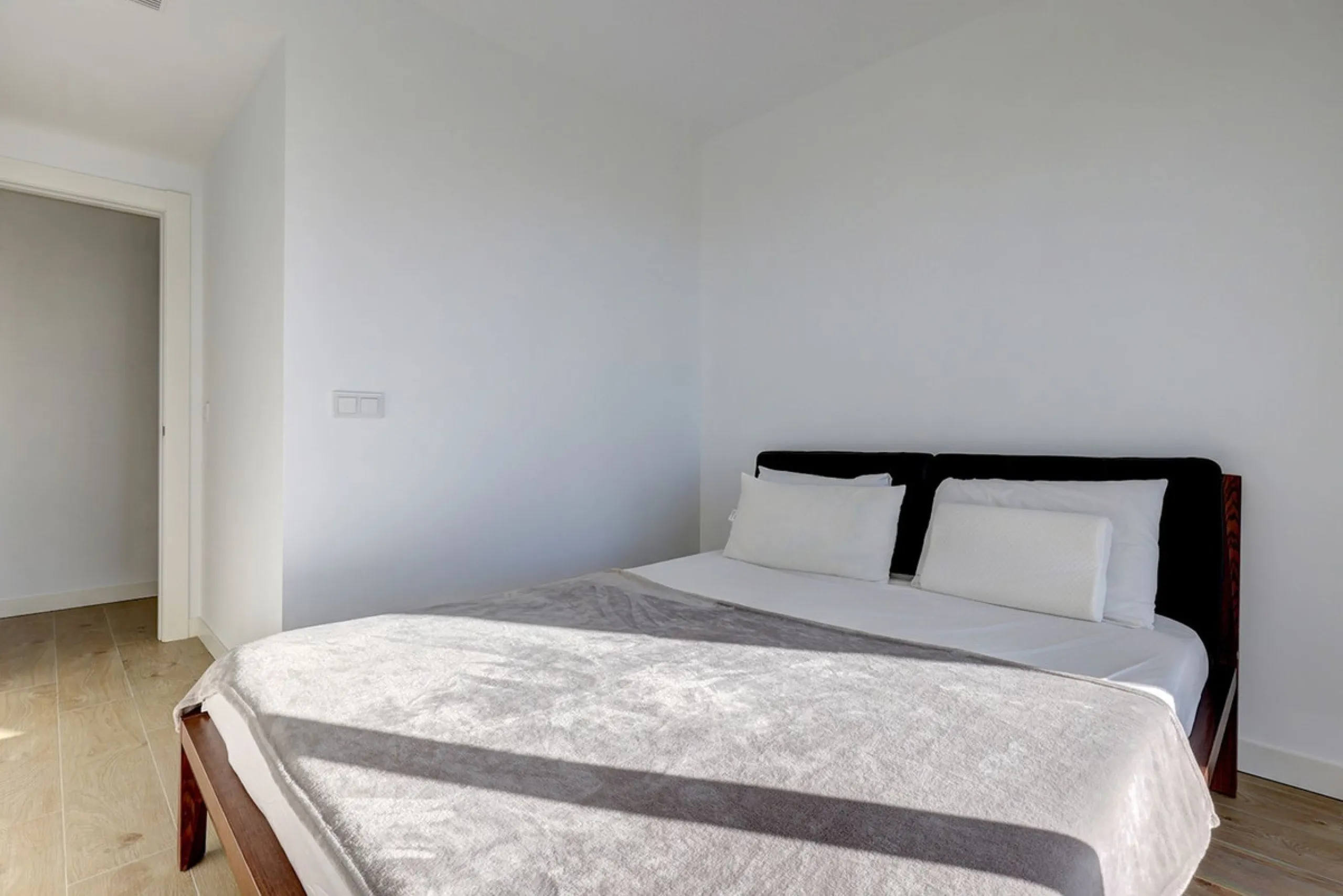 We are delighted to present this exceptional brand new two-bedroom apartment on the first floor of the brand-new One80 Suites development.