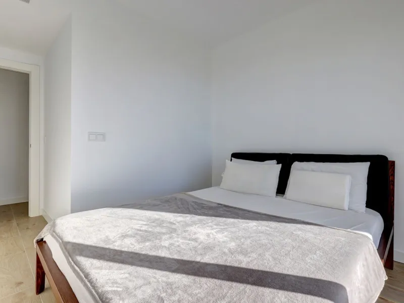 We are delighted to present this exceptional brand new two-bedroom apartment on the first floor of the brand-new One80 Suites development.