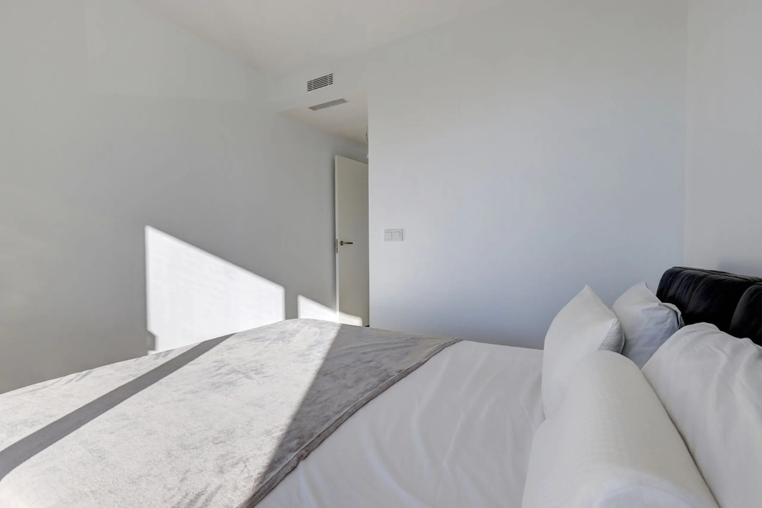 We are delighted to present this exceptional brand new two-bedroom apartment on the first floor of the brand-new One80 Suites development.
