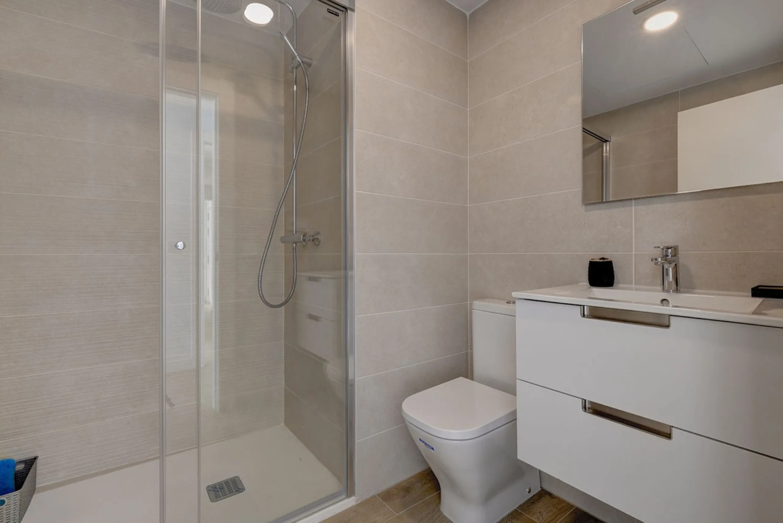We are delighted to present this exceptional brand new two-bedroom apartment on the first floor of the brand-new One80 Suites development.