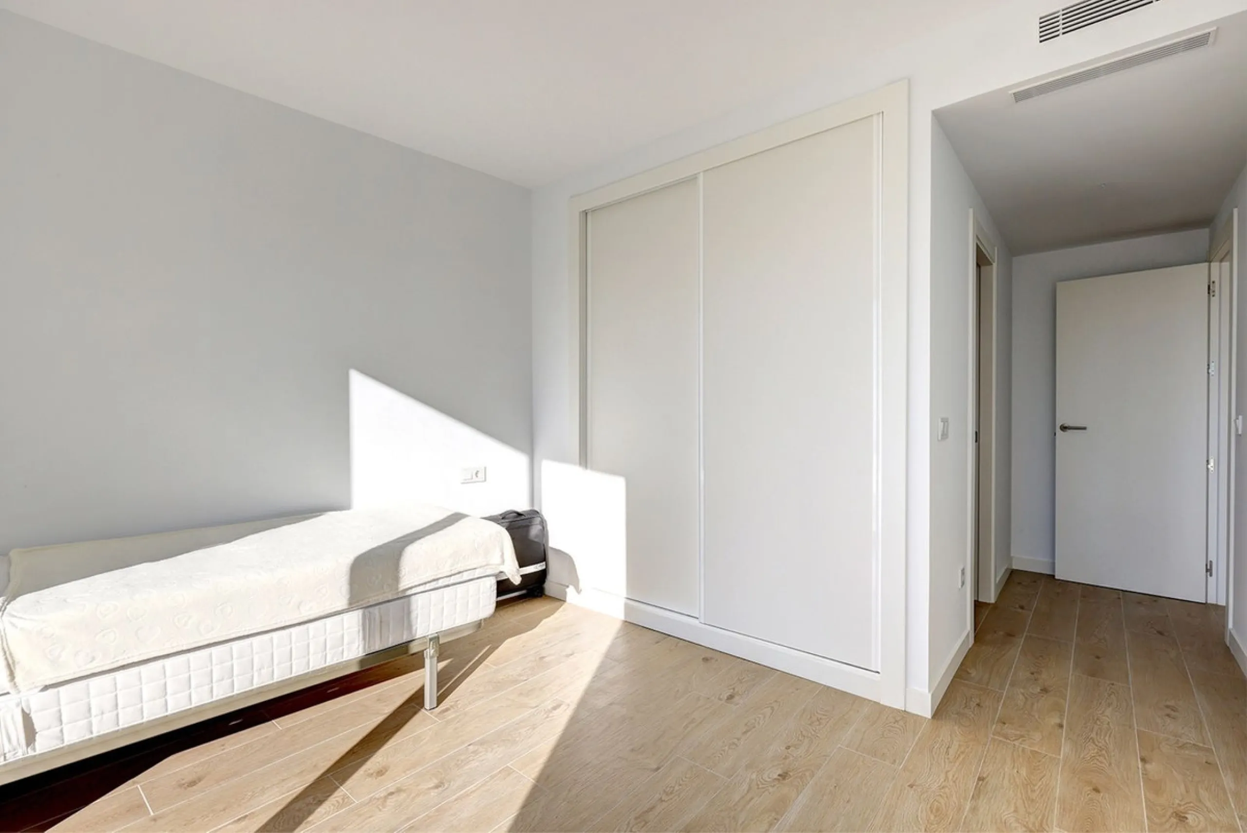 We are delighted to present this exceptional brand new two-bedroom apartment on the first floor of the brand-new One80 Suites development.