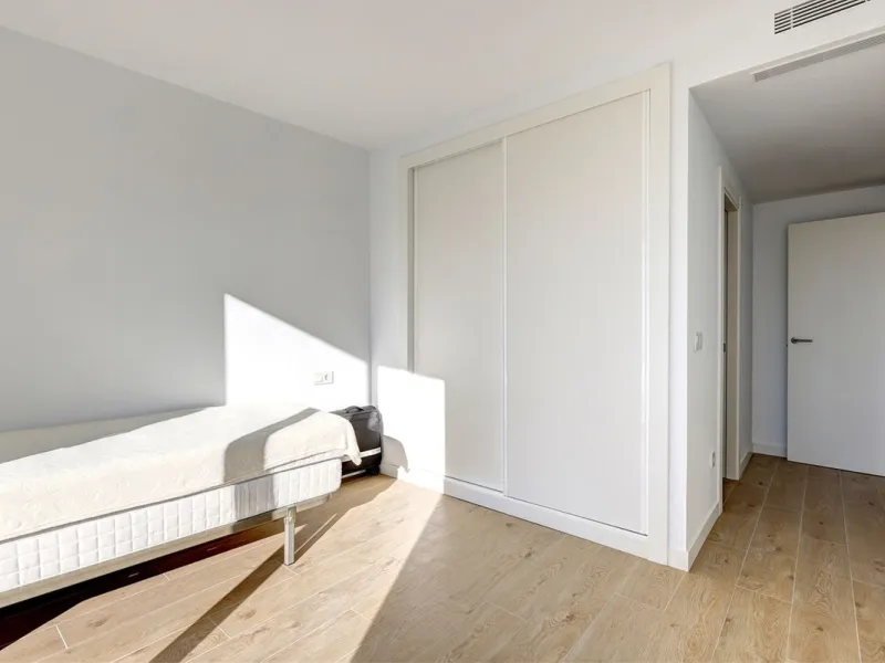 We are delighted to present this exceptional brand new two-bedroom apartment on the first floor of the brand-new One80 Suites development.