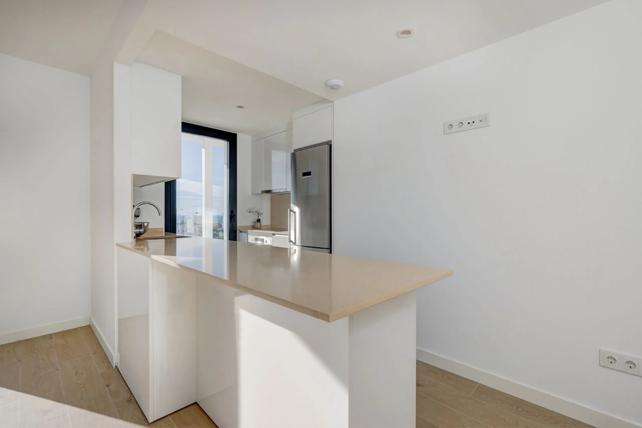 We are delighted to present this exceptional brand new two-bedroom apartment on the first floor of the brand-new One80 Suites development.