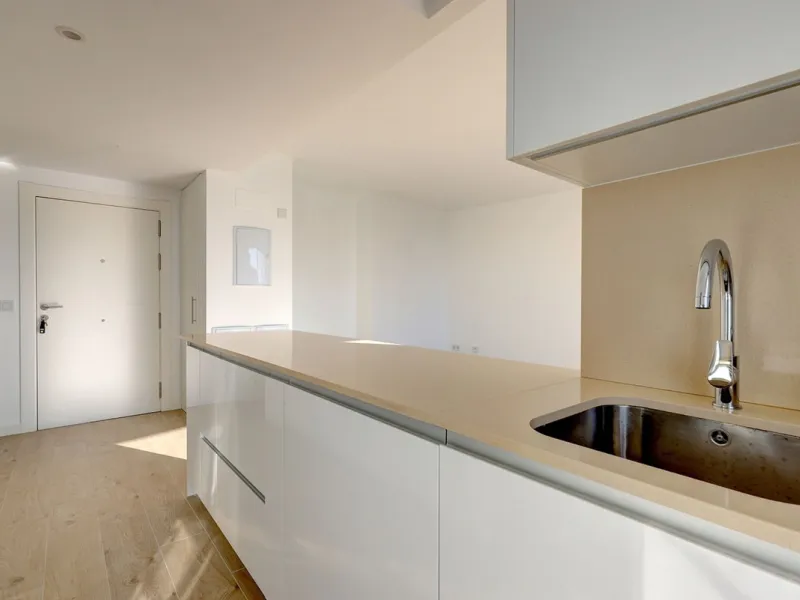 We are delighted to present this exceptional brand new two-bedroom apartment on the first floor of the brand-new One80 Suites development.